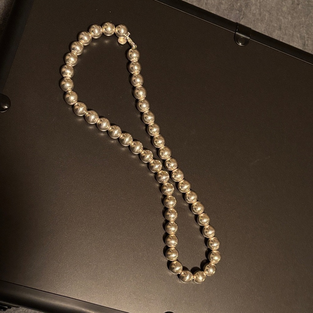 J22 TIFFANY AND CO Elegant Silver BEAD Necklace